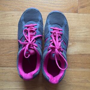 Nike women size 8 sneakers